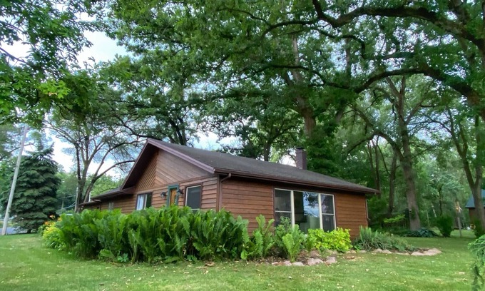 Holcomb Casa | The Rock River Cabin