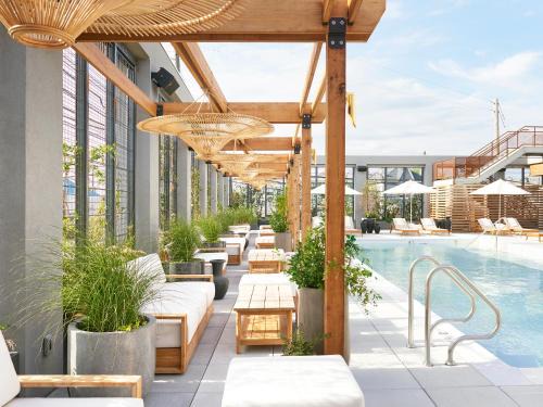 Queens Hotel | The Rockaway Hotel