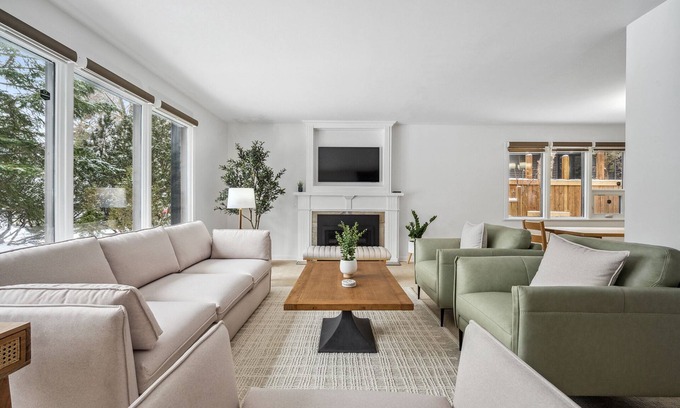 West Edmonton Casa | The Rockmount Glenora - Stunning Bungalow In The Heart of Edmonton