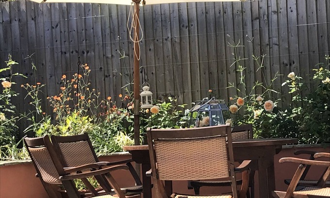 Salisbury Cama Y Desayuno | La habitación en el jardín