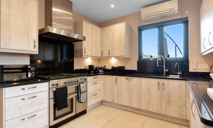 Gravesend Casa | The Roost Group - Meadow Lodge - Hot Tub