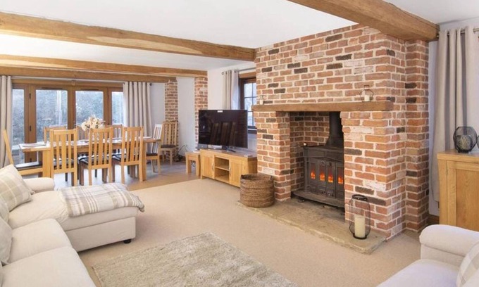 Gravesend Casa | The Roost Group - The Coach House with Hot Tub