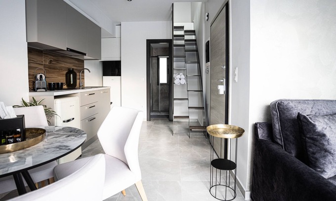 Kypseli Casa | The Rooster's Egg