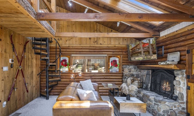 Idyllwild Cabina | Log cabin with hot tub and sauna