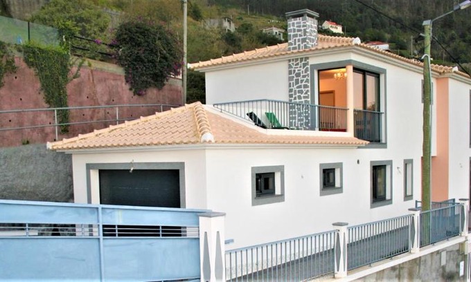 Arco da Calheta Casa | The Rose House