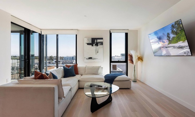 Pico Apartamento | The Rose Quartz Luxe Condo Rooftop Pool & Sauna Steps to 3rd Street Promenade