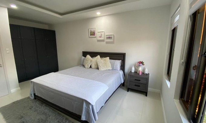 Ocho Rios Villa | The Roseville