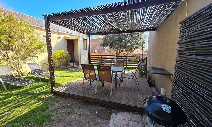 De Kelders Casa | The Roundhouse - Self Catering