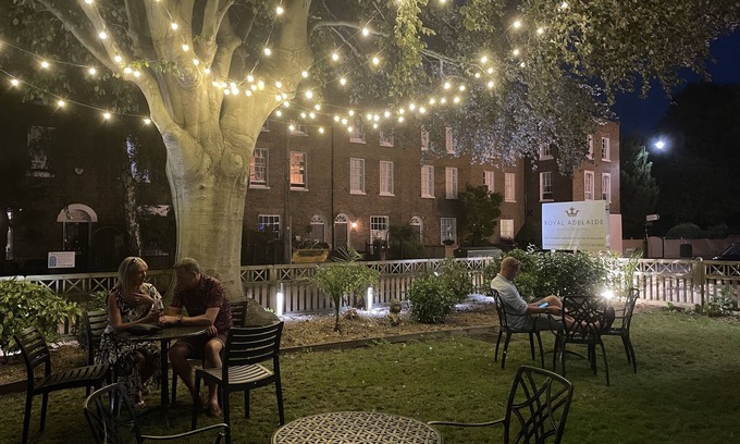 Windsor Hotel | The Royal Adelaide Hotel