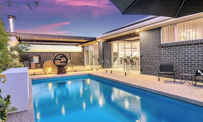 Moana Casa | The Royal at Moana A Sprawling Family Pool Escape