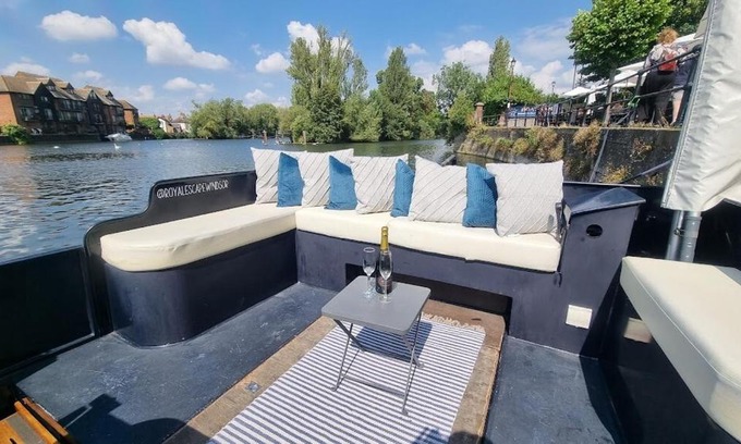 Windsor Alquiler De Eote | The Royal Escape Windsor, Static Wide Beam Barge