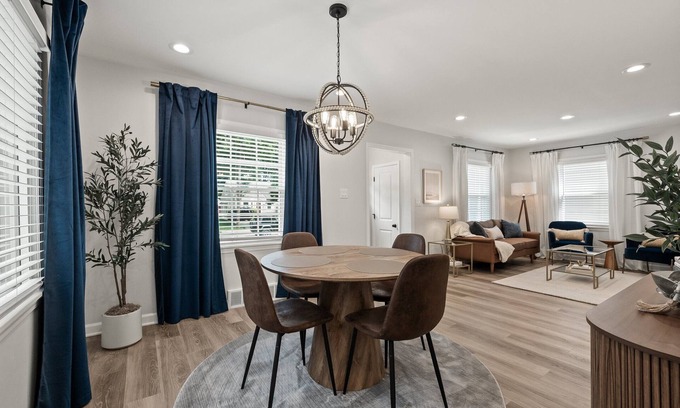 Royal Oak Casa | The Royal Hideaway - Your Stylish Retreat in Royal Oak!
