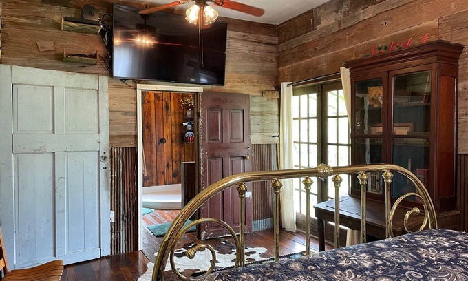 Mart Casa | The Rustic Hideaway - Pool & 2 Hot Tubs!