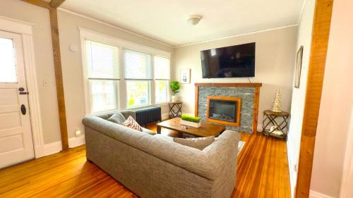 Albany Apartamento | The Rustic Home Albany NY - 3 Bedroom Private Second Floor Apartment