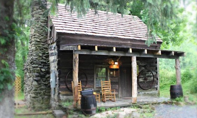 Stanardsville Cabina | The Rustic Old Dam Cabin