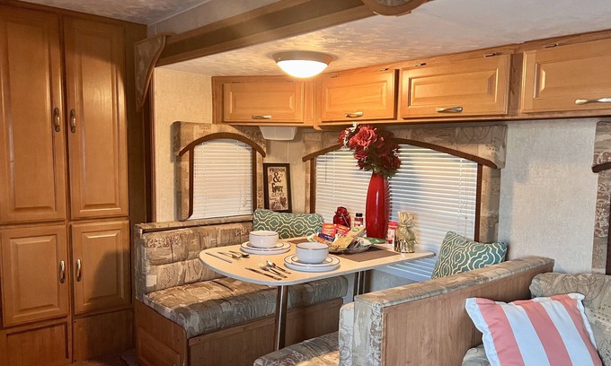 Hemet Casa | The “SALEM” Hidden Gem, 5 beds / 2 Bd, Vacation RV