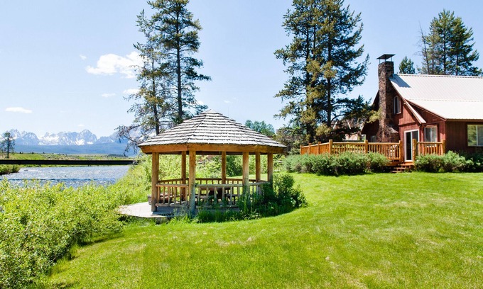 Stanley Cabina | The Salmon River Home - A orillas del río Salmón