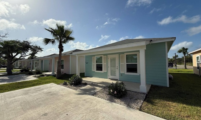 Fulton Cabaña | The Salty Breeze Cottage at The Oasis
