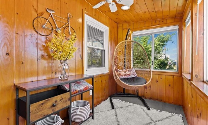 Hampton Casa | The Salty Dog | Pet Friendly | Private Yard