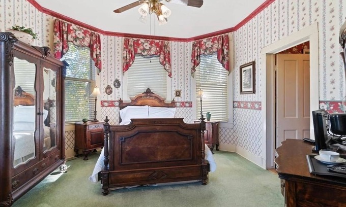 Bonham Casa | The Sam Rayburn Suite at Four Winds