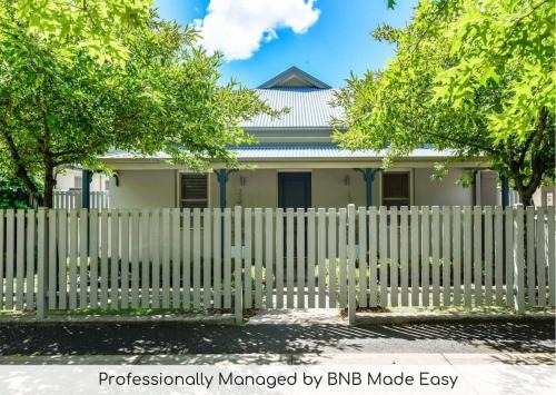 Orange Apartamento | The Sampson Haven - Luxe CBD Getaway, Dog Friendly