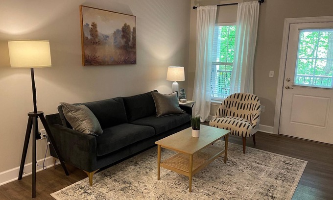 Westerville Apartamento | The Sanctuary Flat | 1st Floor | King Bed | W/D!