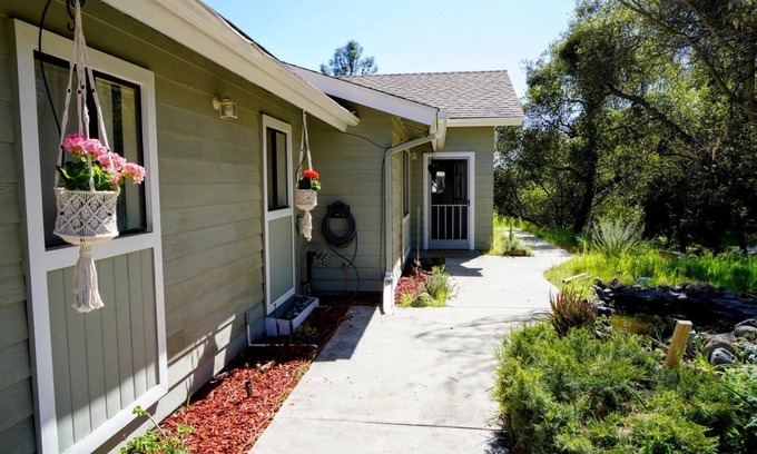 Yosemite Lakes Casa | The Sanctuary near Yosemite with hot tub!!!