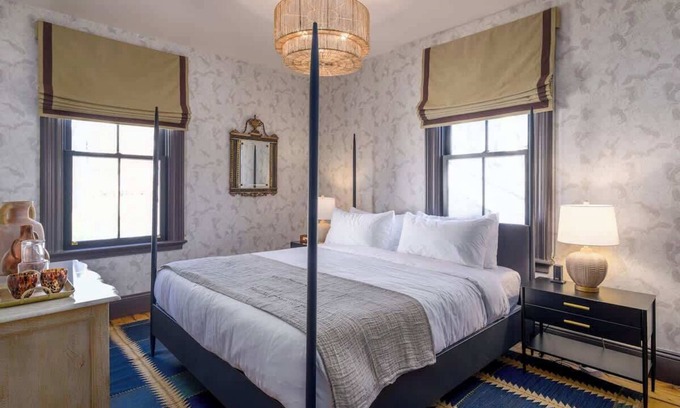 Historic Hill Casa | The Sanctuary Suite - Elegance by the Sea