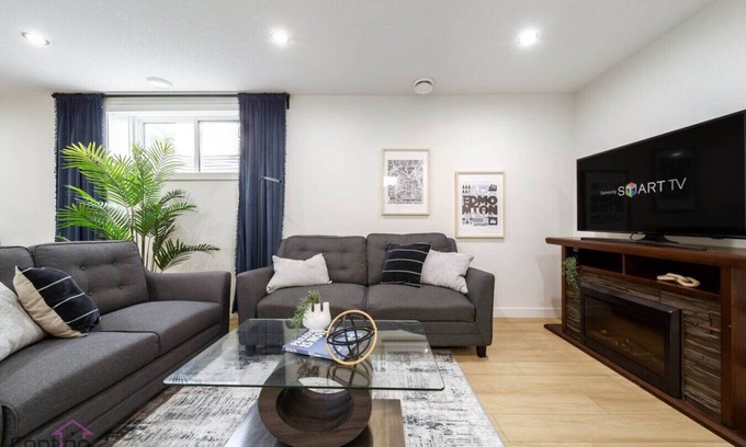 Jasper Place Condominio | The Sanctuary Suite Near Rogers and WEM WiFi