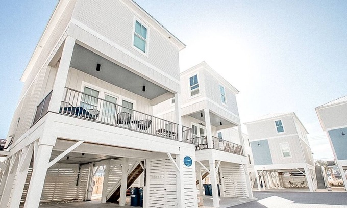 Gulf Shores Cabaña | The Sand Haus: A Minimalist Beach Cottage