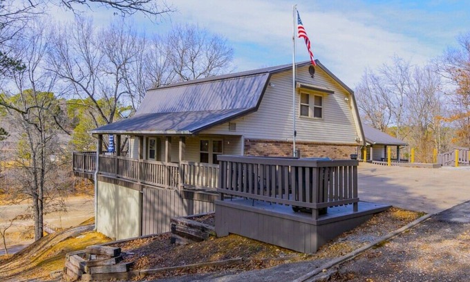 Kansas Casa | The Sand trap Hideaway