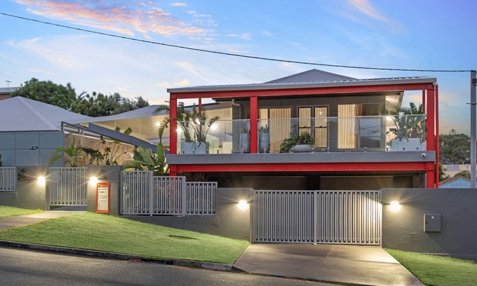 Margate Casa | "The Sands on Margate Beach" - Margate Q 4019