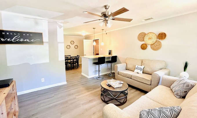 Athens Casa | The Sanford house/East Athens! 10 mins to town! PETS! Weekly discounts! MASTER!