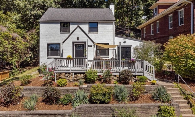 Pittsburgh Casa | The Sausalito of Upper Aspinwall