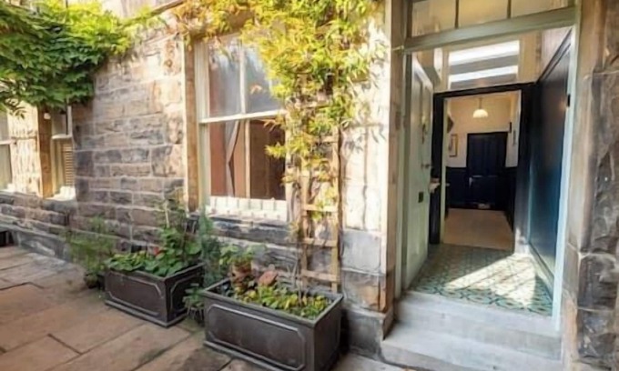 Bonnington Apartamento | The Saxe-Coburg Garden Flat with Spa