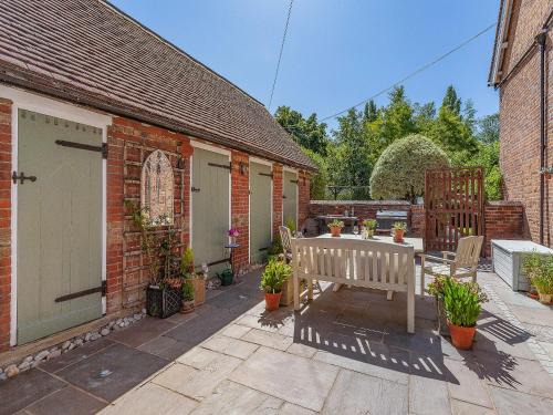 Bradwell-on-Sea Casa | The School House Cottage