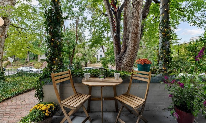 Capitol Hill Casa | Scottish Capitol Hill, Walk to Downtown, Awesome 3 Bedroom with Patio and Garage
