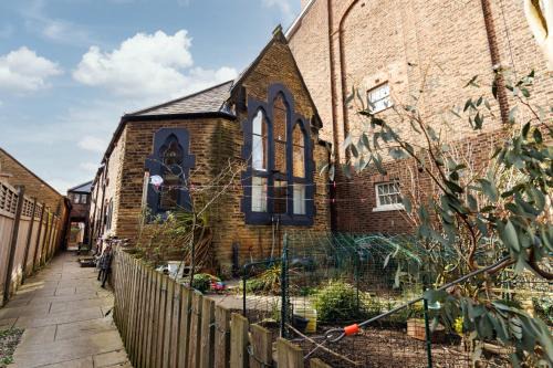 Liverpool Casa | The Scouse House - Air Host & Stay - Quirky 2 Bedroom