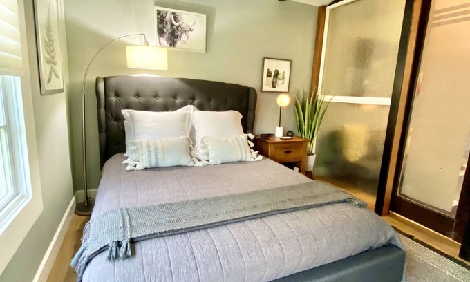 Dickinson Casa | The Sea Shack--Perfect For Mardi Gras, Rodeo, Blocks Away From Boat Ramp And Bay