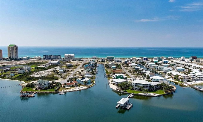 Navarre Beach Casa | Sea Turtle Resort-Private Pool-Elevator- Canal-House- 3BR / 3B Sleeps