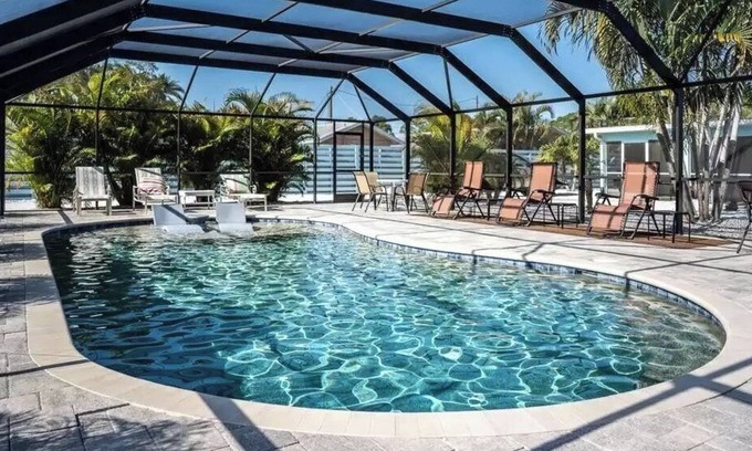 Laurel Casa | The Sea Turtle