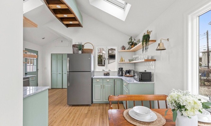 Onset Casa | The Seafoam House: Steps to beach and village!