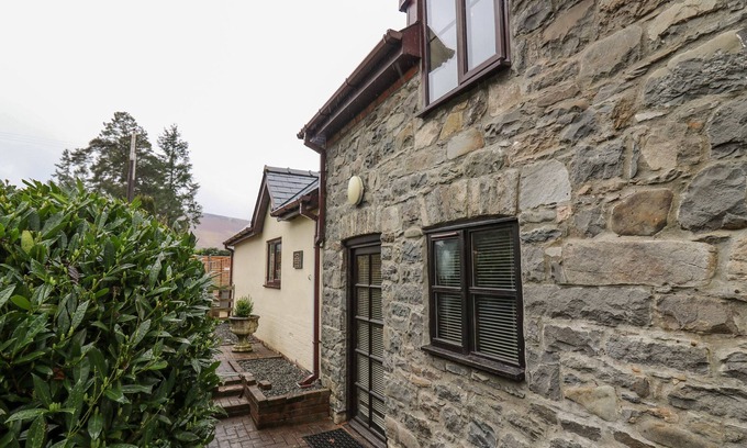 Llanwrthwl Cabaña | THE SEARLE, pet friendly, character holiday cottage in Rhayader