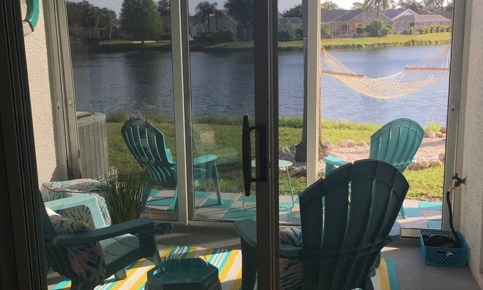 Sabal Harbour Condominio | The Seashell Cottage with peaceful water views!