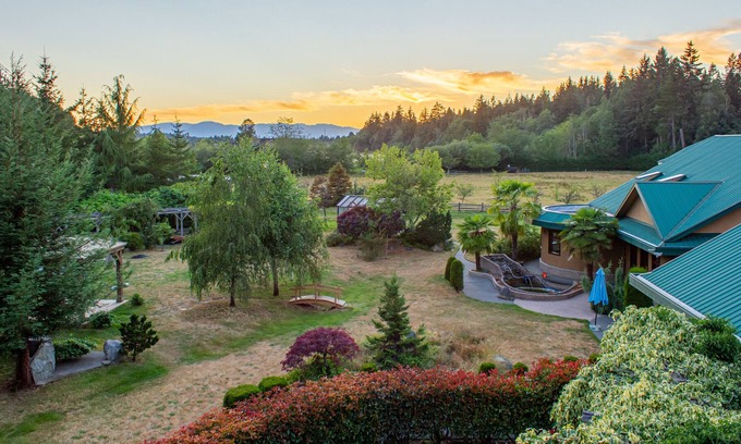 Regional District of Nanaimo Cabaña | The Secret Garden