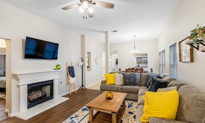 Pflugerville Casa | The Secretariat