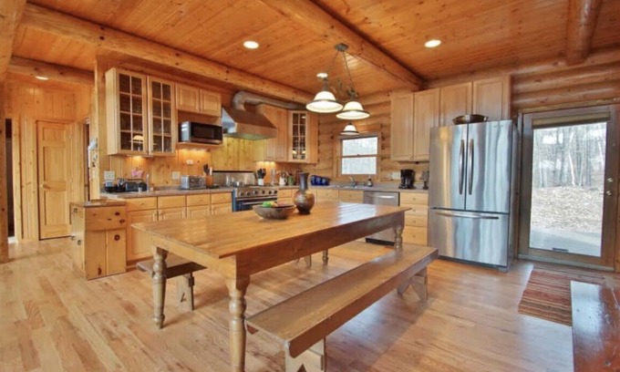 Stone Lake Cabina | The Seven Oaks Lodge - The perfect north woods experience awaits you.