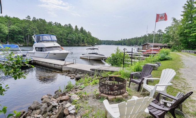Severn Cabaña | The Muskos Cottage - Cozy lakeview @ The Severn Falls Marina