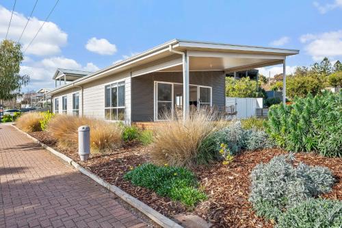 Maslin Beach Casa | The Shack at Maslin Beach - C21 SouthCoast Holidays