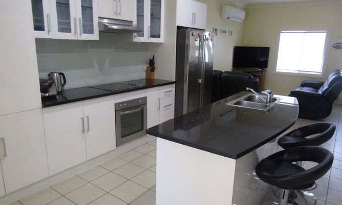 Dalrymple Casa | The Shack at Stansbury - Short walk to the beach! Off peak special!